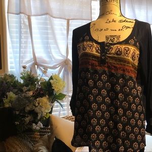 Kohl’s Rewind Long Sleeve Henley Top. Blue Floral